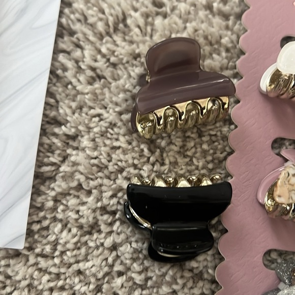 ⭐️ Firm Price ⭐️ Bundle of jaw clips - Picture 3 of 5